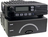 Источник питания  импульсный PSS-810 с установленной на нем радиостанцией